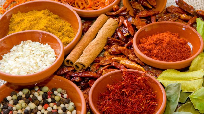 آشنایی با خواص هفت ادویه که در غذا ها کاربرد زیادی دارند