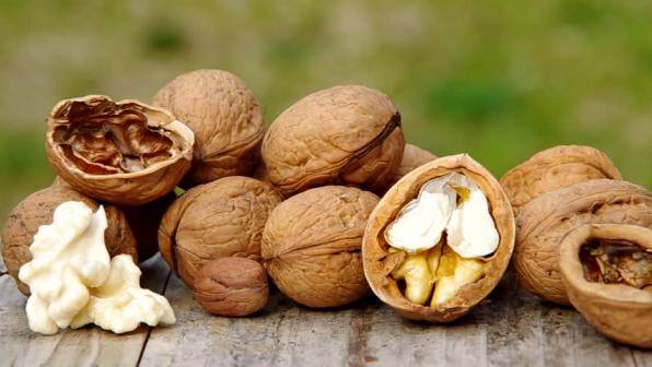 خواص گردو و جدول ارزش غذایی آن – ویتامین‌ها و مواد معدنی