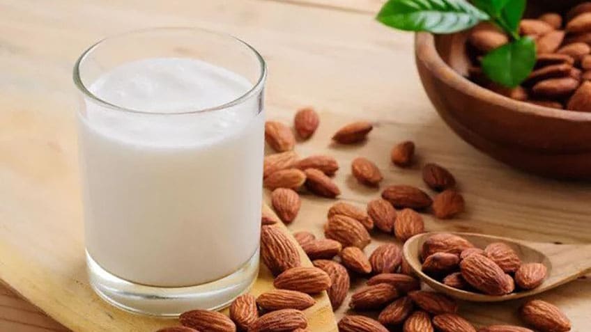 خواص بادام درختی خام شیرین و جدول ارزش غذایی آن به‌علاوه خواص و عوارض بادام تلخ