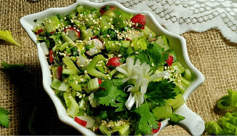 سالاد کرفس و جعفری