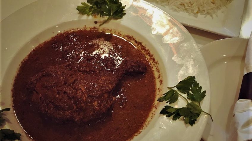 خورش فسنجان با مرغ