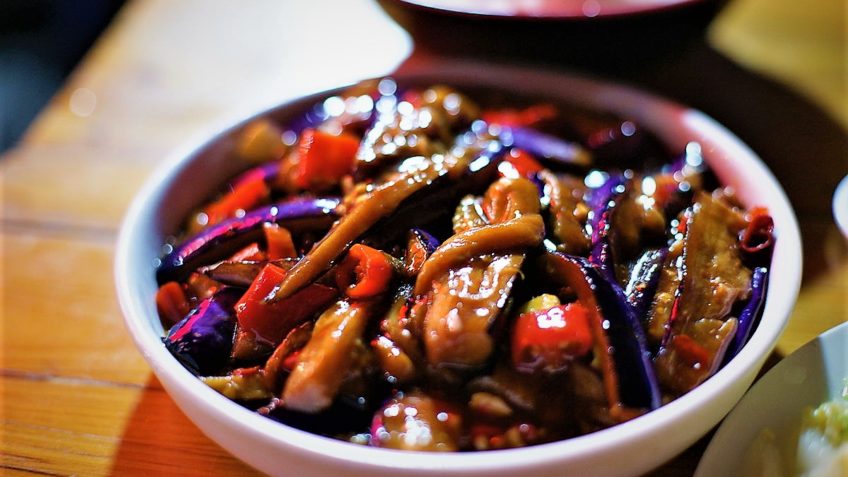 خوراک بادمجان با قارچ