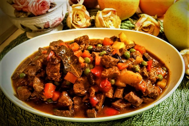خوراک نخود فرنگی و گوشت