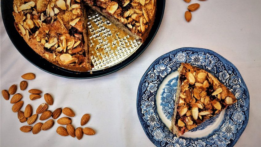 کیک گردو و بادام