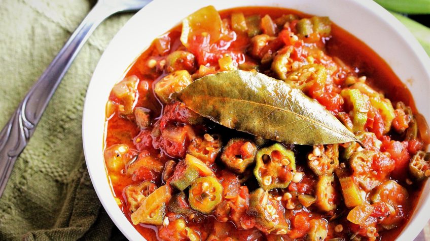 خوراک بامیه و تماته