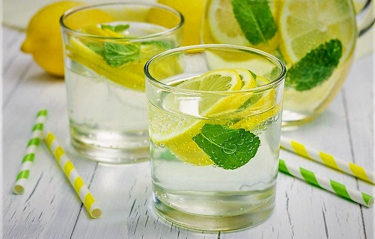 نوشیدنی لیمو و نعنا