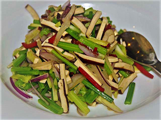 سالاد کرفس و توفو