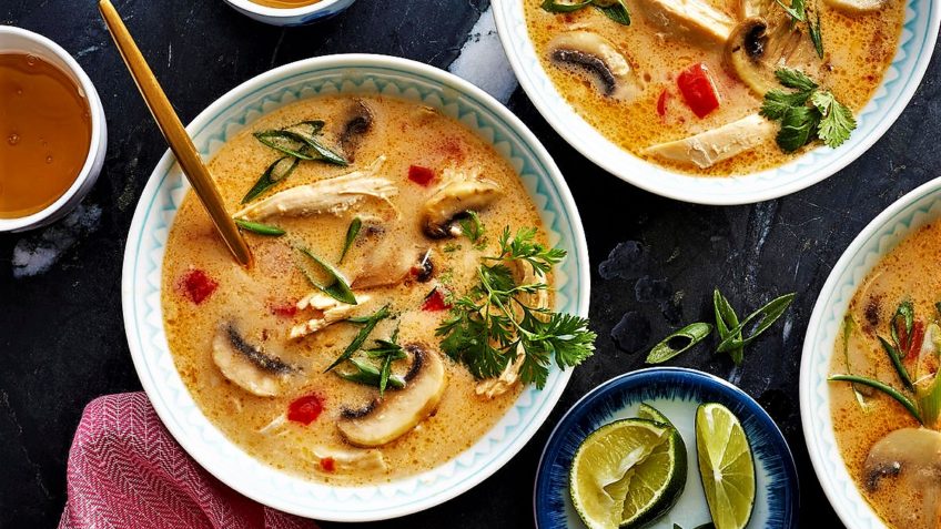 سوپ کاری مرغ و نارگیل