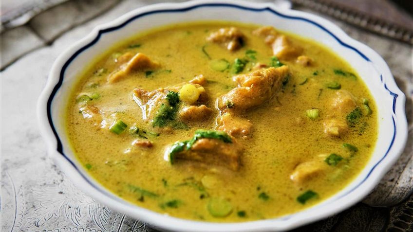 سوپ کاری مرغ و نارگیل
